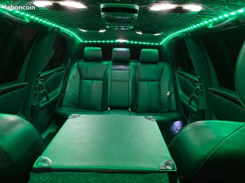 Photo de Location de Limousines avec chauffeurs, Véritable Taxi Anglais collection, mise a disposition de van ou minibus  avec chauffeurs pour navette