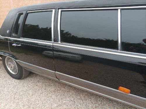 Photo de Location de Limousines avec chauffeurs, Véritable Taxi Anglais collection, mise a disposition de van ou minibus  avec chauffeurs pour navette