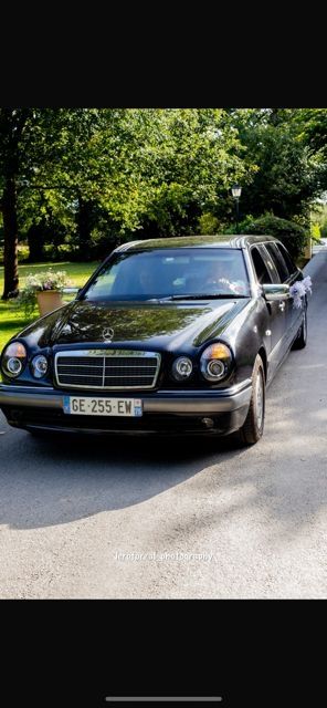 Photo de Location de Limousines avec chauffeurs, Véritable Taxi Anglais collection, mise a disposition de van ou minibus  avec chauffeurs pour navette