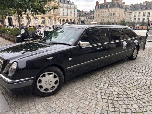 Photo de Location de Limousines avec chauffeurs, Véritable Taxi Anglais collection, mise a disposition de van ou minibus  avec chauffeurs pour navette