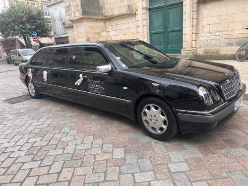 Photo de Location de Limousines avec chauffeurs, Véritable Taxi Anglais collection, mise a disposition de van ou minibus  avec chauffeurs pour navette